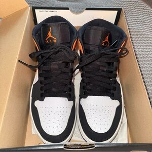 Air Jordan 1 Mid “Shattered Backboard” Mens 7, Women 8.5